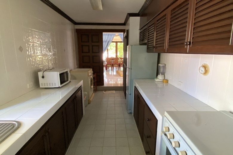 6 Bedroom Villa for Sale in Rawai, Phuket