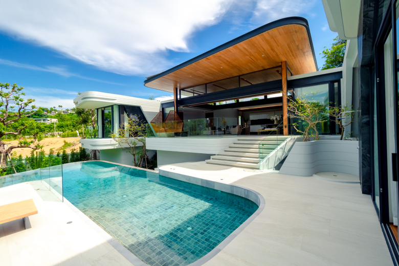 5 Bedroom Modern Pool Villa for Sale in Choeng Thale, Phuket