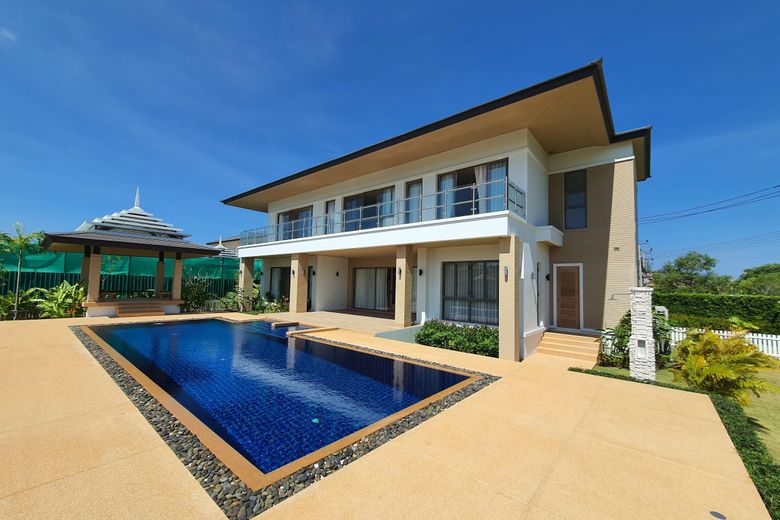 4 Bedroom Villa for Sale in Choeng Thale, Phuket