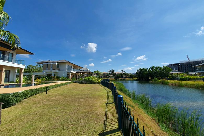 4 Bedroom Villa for Sale in Choeng Thale, Phuket