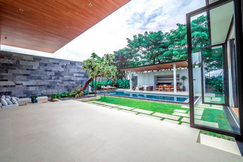 4 Bedroom Modern Pool Villa for Sale in Thep Krasatti, Phuket