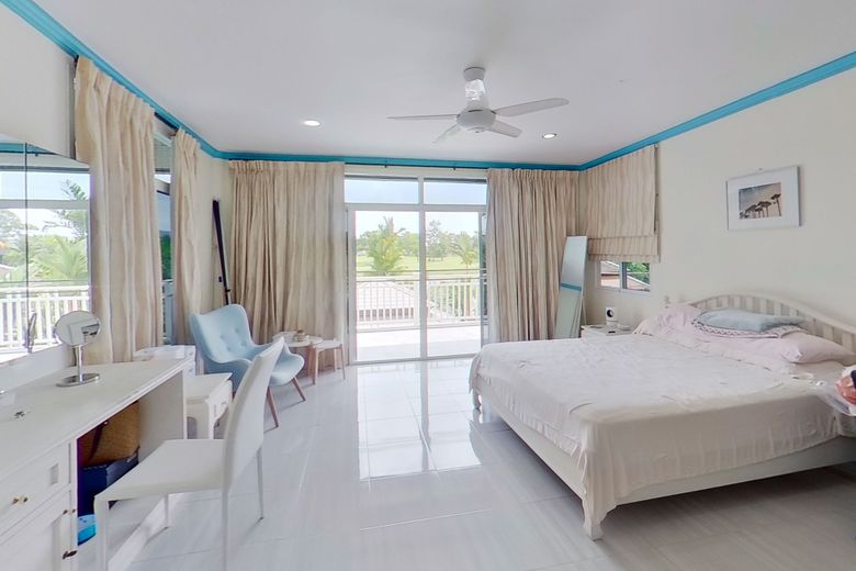 4 Bedroom Tropical Villa for Sale in Choeng Thale, Phuket