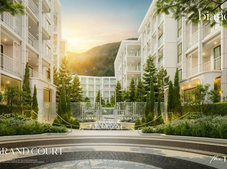 Biancana Surin, Phuket: Grand court between buildings
